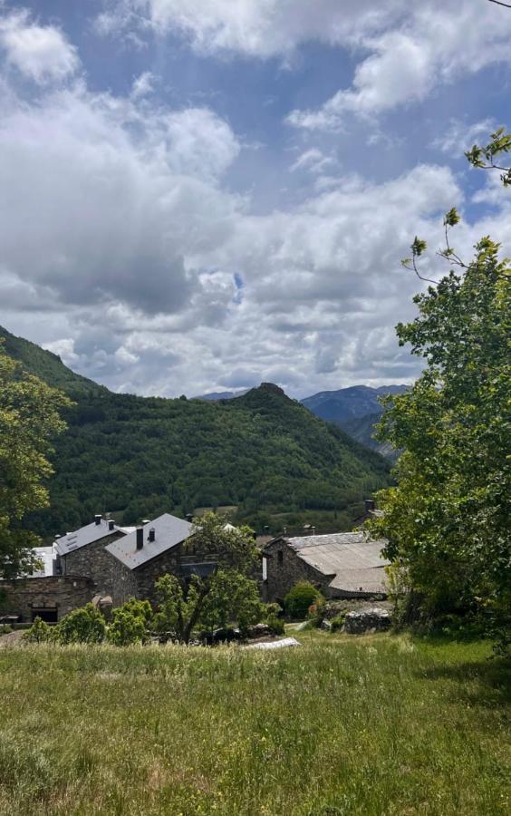 Apartamentos Turisticos: Tu Casa En Sahun Extérieur photo