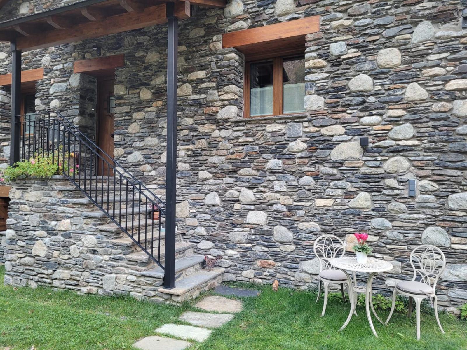Apartamentos Turisticos: Tu Casa En Sahun Extérieur photo